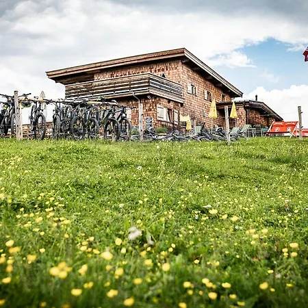 Konukevi Berghaus Tirol *